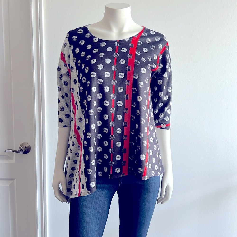NWOT Et Lois top.  Black cream and red.